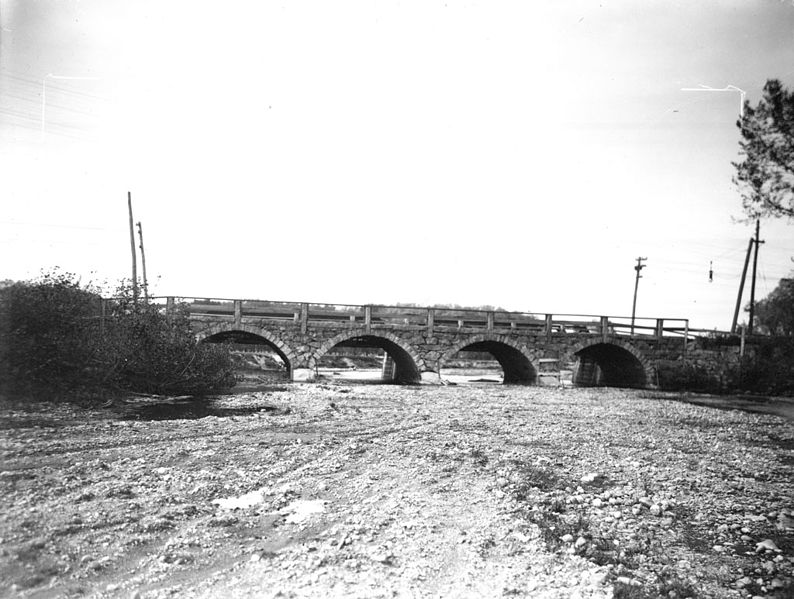 File:Four arch stone bridge, Keene (15603191018).jpg