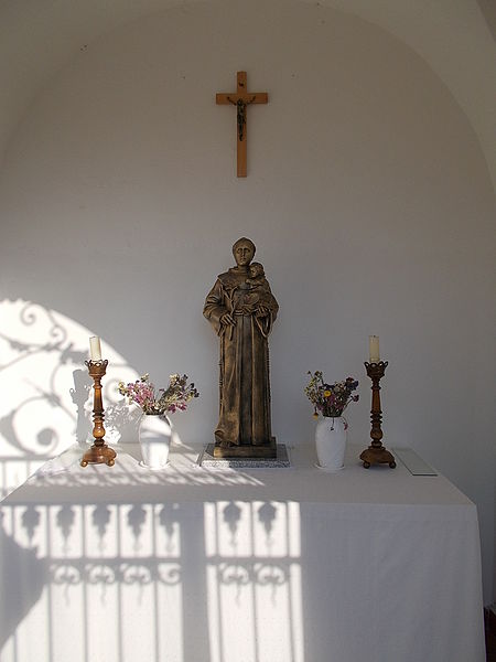 File:Franciscan church. Listed ID 5662. Statue inside the shrine. - Barátok Sq., Gyöngyös, Hungary.JPG