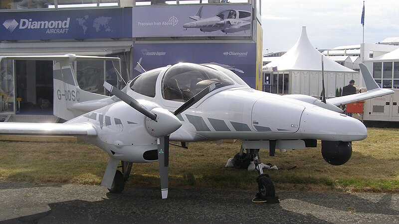 File:G-DOSC-DA42-1678.jpg