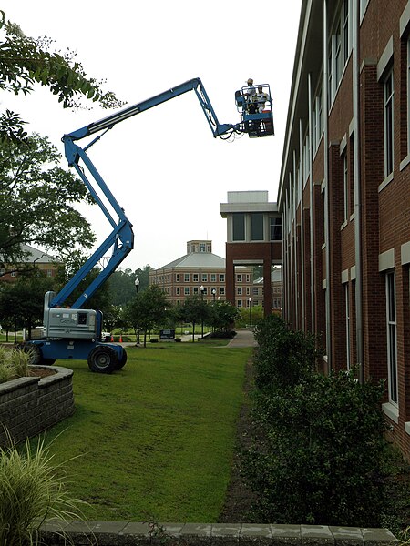 File:GeorgiaSouthernUniversityCleaningWindowsCollegeOfInformationTechnology.jpg