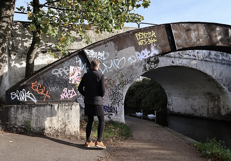 File:Graffiti on bridge over Grand Union Canal - Model wears black opaque tights.jpg