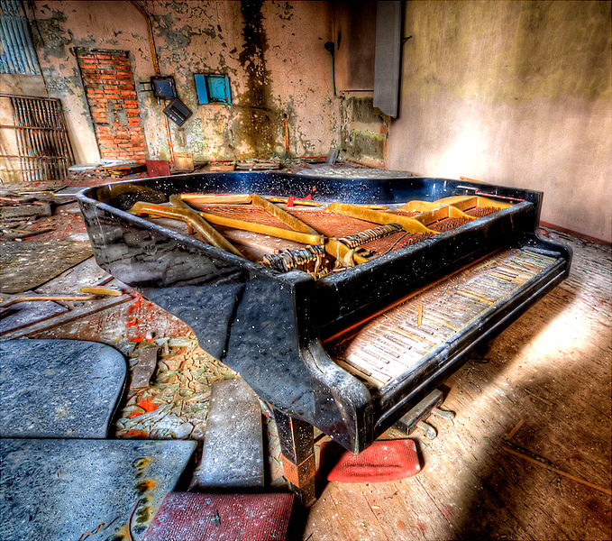 File:Grand Piano-Pripyat.jpg