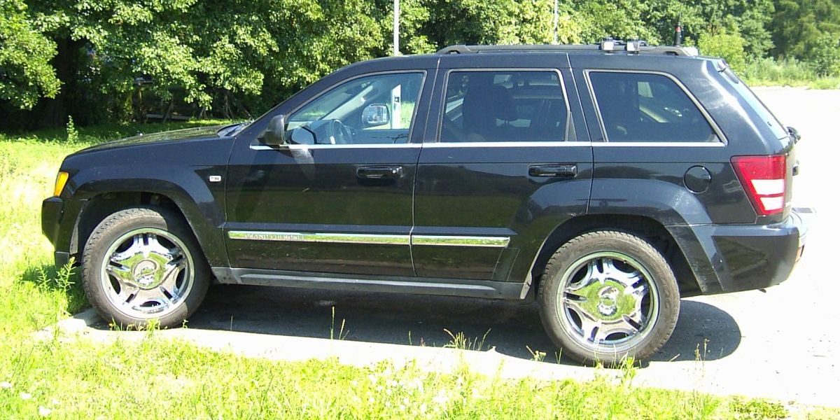 File:Grand cherokee wk black side.jpg - Wikimedia Commons