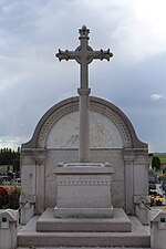 Duży krzyż Tomb Mandon Provins 2.jpg