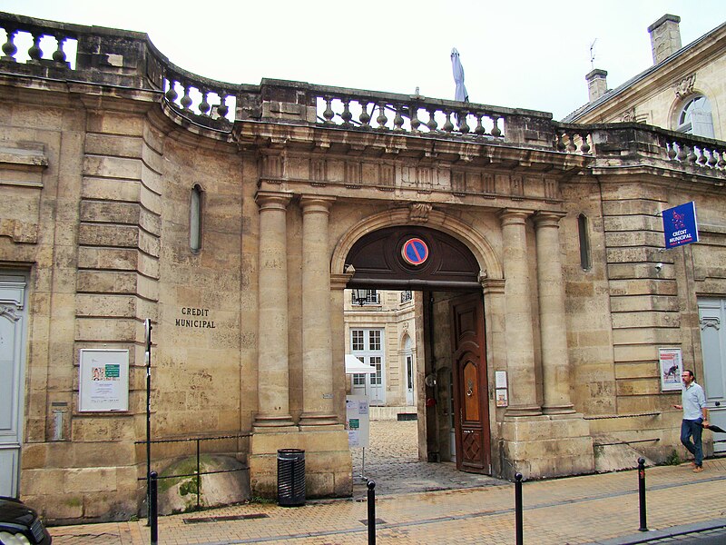 File:Hôtel Leberthon à Bordeaux, porte cochère donnant sur la rue, 2021.jpg