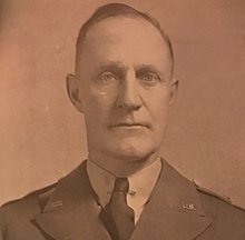 Tête et épaules portrait du brigadier général Harry Chamberlin en tant que commandant de la 4e brigade de cavalerie en 1941