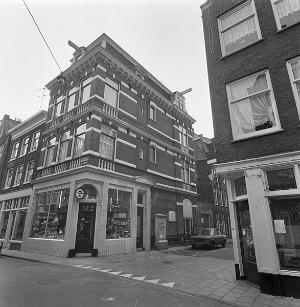 File:Hoek Anjeliersstraat Tweede Tuindwarsstraat - Amsterdam - 20015768 - RCE.jpg