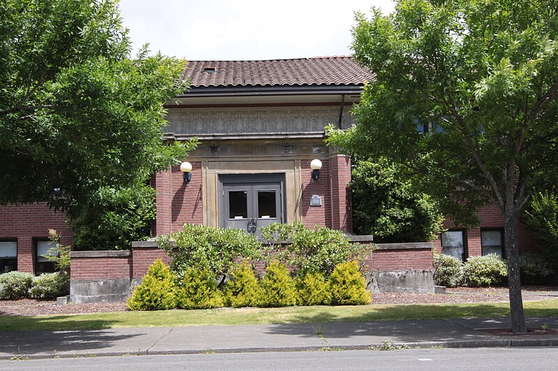 File:Hoquiam Timberland Library (July 2016).jpg