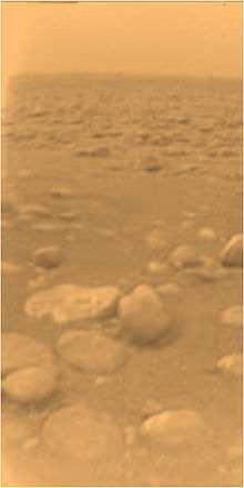 Titanin pinta on jääkivien peitossa.