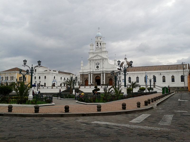 File:Iglesia sangolqui 02.jpg