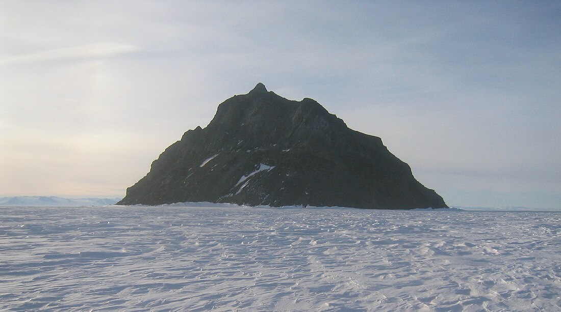 Inaccessible Island i Dellbridge Islands