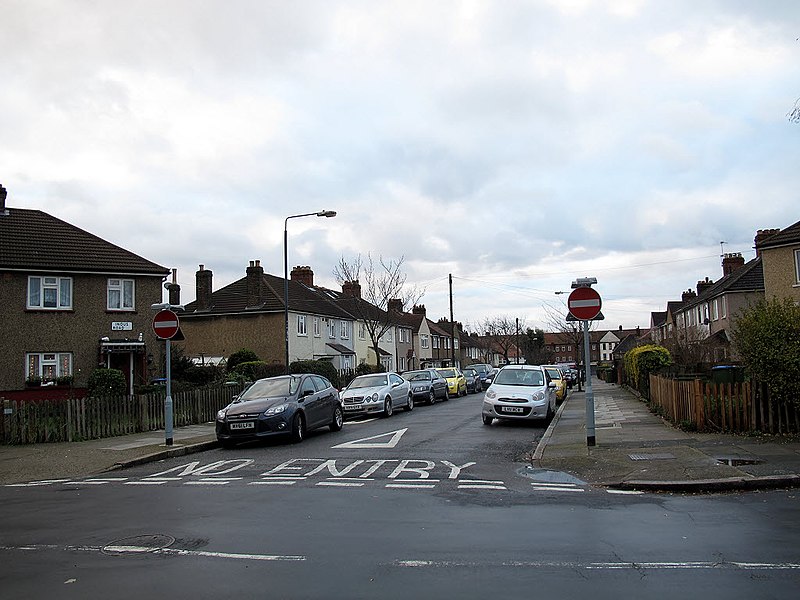 File:Indus Road - geograph.org.uk - 3270898.jpg