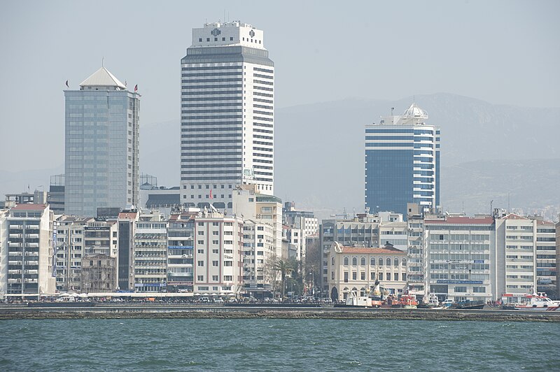 File:Izmir Ferry ride from Karşıyaka İskelesi to Konak İskelesi 6437.jpg