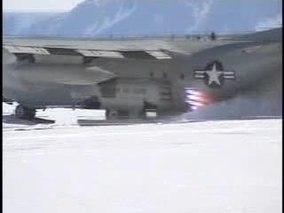 Файл:JATO takeoff from snow, Hercules,109th Airlift Wing.ogv