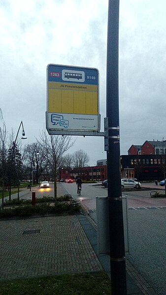 File:JG Pinksterenstraat bus stop sign, Veendam (2020) 03.jpg