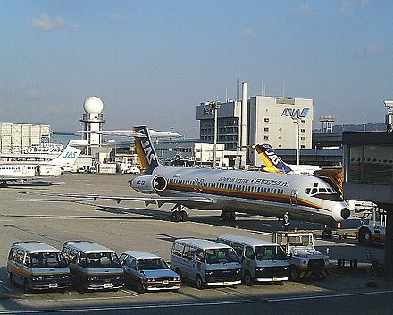 All MD-80 series aircraft that were operated by Japan Air System; (Left to Right) MD-90, MD-87, MD-81.