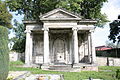 Hrobka Melhardtovy rodiny na hřbitově v Jindřichovicích pod Smrkem.