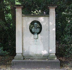 Monument à José María de Heredia (1925), Paris, jardin du Luxembourg.