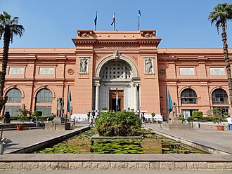 Main entrance of the Egyptian Museum, located at Tahrir Square. Kairo Agyptisches Museum 04.jpg