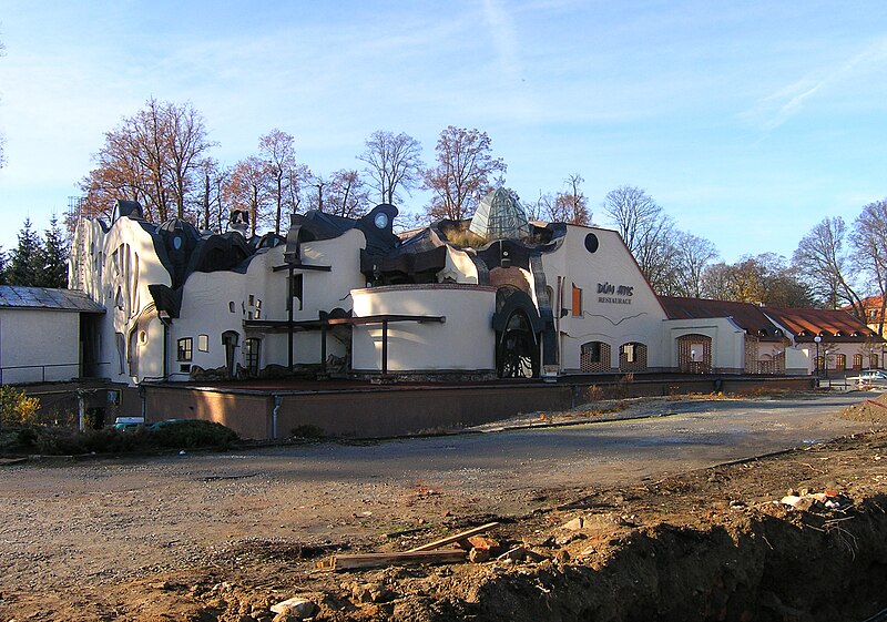 File:Kamenice, Štiřín, Castle 3.jpg