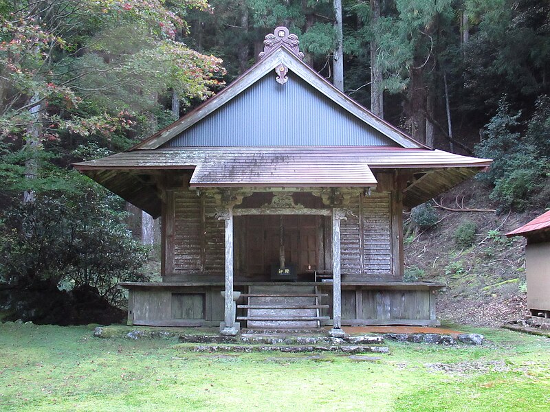 File:Kamiyama Higanji Main Hall.jpg