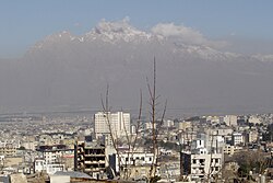 Kermashan City Skyline-Dêř-i Asiman-i Şarege-ŷ Kirmaşan.JPG