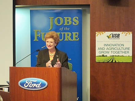 Senator Stabenow kicks off her Jobs of the Future Tour at Ford's biobased manufacturing lab in Dearborn.