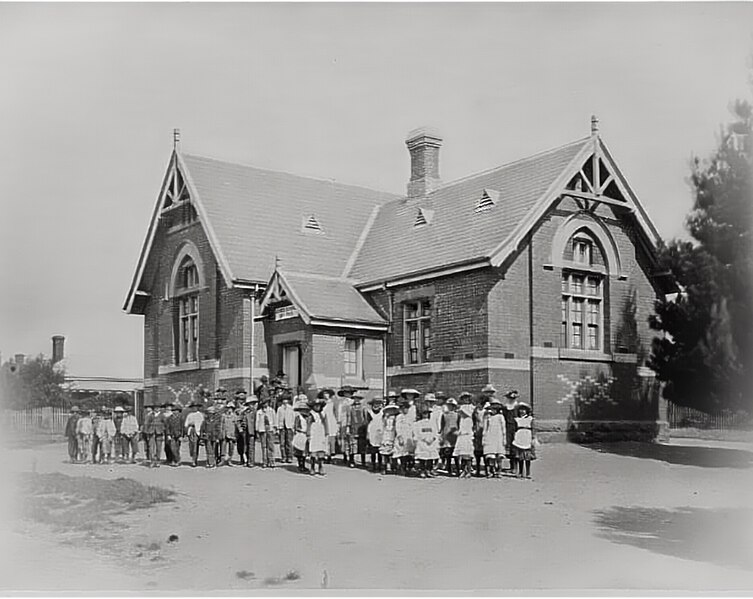 File:Kingston Primary School in 1909.jpg