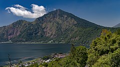 Danau Batur - Danau Batur di kaki gunung