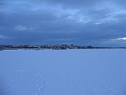 Kiruna har set fra isen på Luossajärvi.