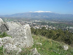 Pogled na grad. Planina Hermon vidi se u pozadini.