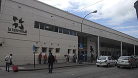 Fachada de la Terminal de Ómnibus de La Plata sobre Calle 42