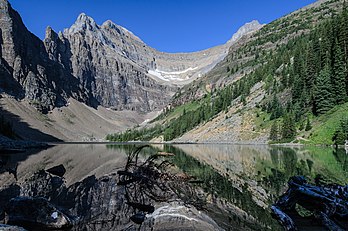 Le lac Agnes dans le parc national de Banff (Alberta). (définition réelle 4 840 × 3 206)