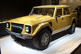 Lamborghini LM002 Gen1 1986-1992 frontstânga 2012-03-22 A.jpg