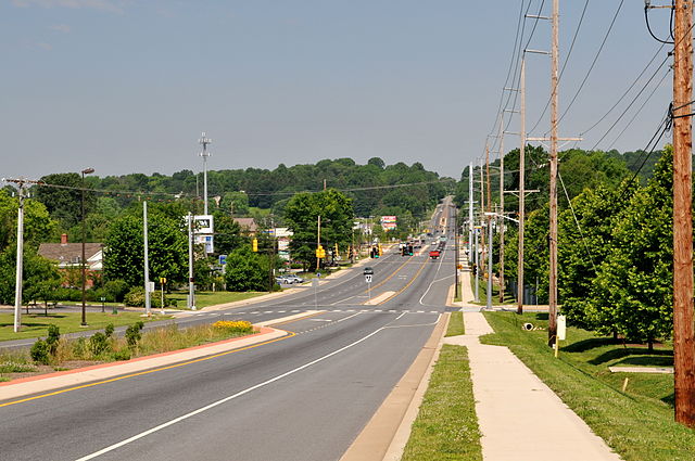 Lancaster Pike (Route 41) in Hockessin, facing north towards the business/retail area