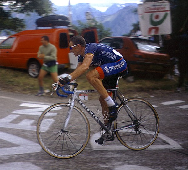 Lance Armstrong riding in a posture often used on a road bicycle