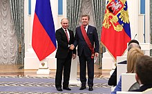 Vladimir Putin Leshchenko'ya 1. Derece Anavatan Liyakat Nişanını veriyor (2018)