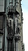 Lieja, Palais Provincial03, estatuas de Lambert le Bègue y Hugues de Pierrepont.JPG