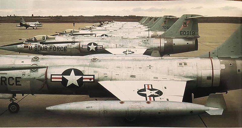 File:Lockheed F-104C Starfighters of 434th TFS, 479th TFW, at Ching Chuan Kang Air Base, Taiwan, in 1965.jpg