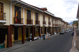 Straat in het oude centrum van Loja