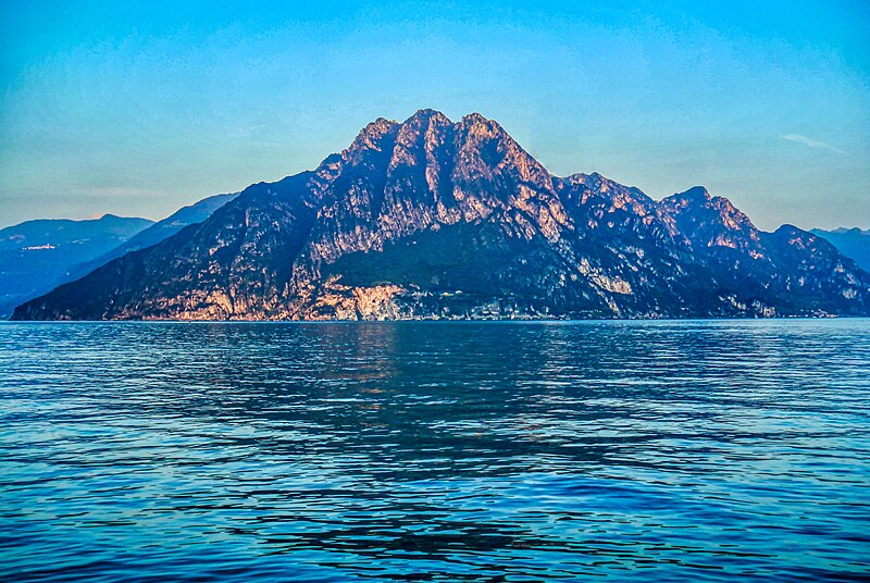 File:Lovere Lago d'Iseo di Sera 1.jpg