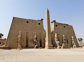 Luxor Temple Pylon 08.jpg