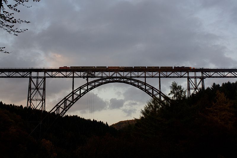 File:Müngstener Brücke Brückenfest 2009.jpg