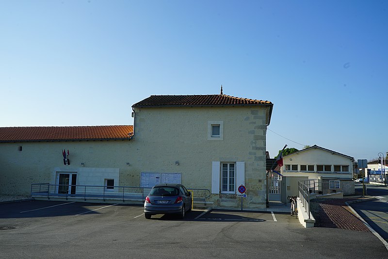 File:Mairie Bougneau 77861.jpg