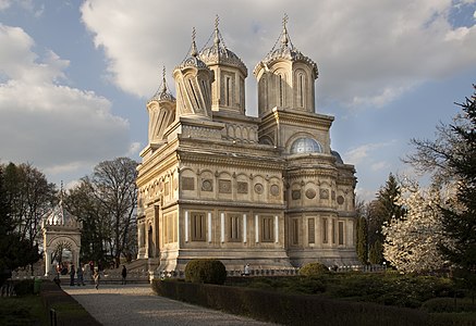 Torsadă la Mănăstirea Curtea de Argeș