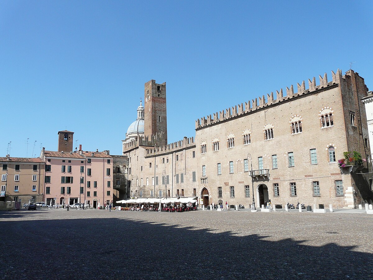 Мантова. Италия Ма́нтуя Mantova Piazza Sordello. Пьяцца Сорделло. Мантова Италия достопримечательности. Мантуя палаццо де Кале.