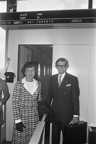 File:Margriet en Pieter op eerste KLM-vlucht naar Toronto, Bestanddeelnr 927-1664.jpg
