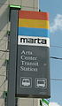 A MARTA logója az Arts Center állomáson
