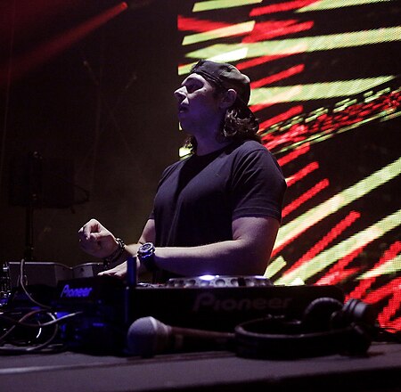 Maxvangeli during a public show in New York.jpg