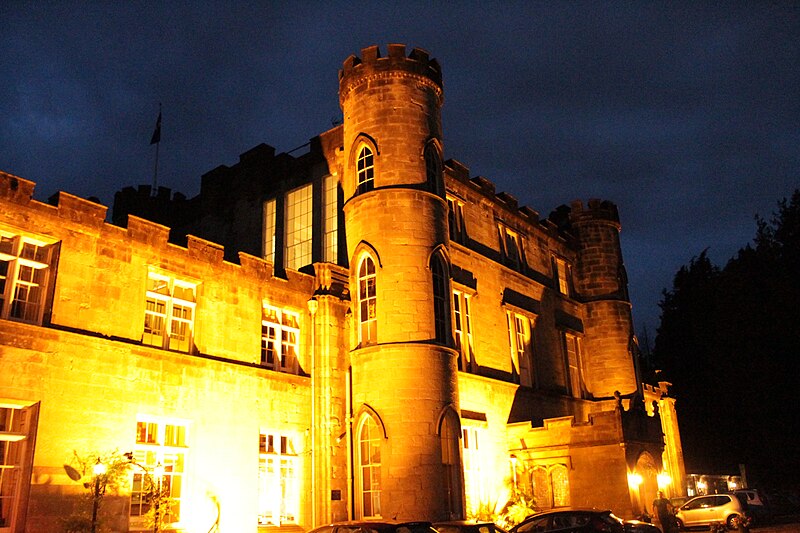 File:Melville Castle by night.jpg
